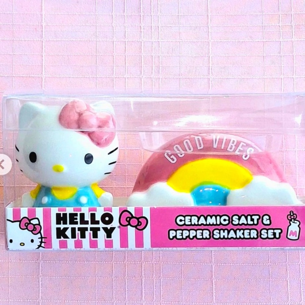 Hello Kitty Colorful Salt & Pepper Shaker Set NWT